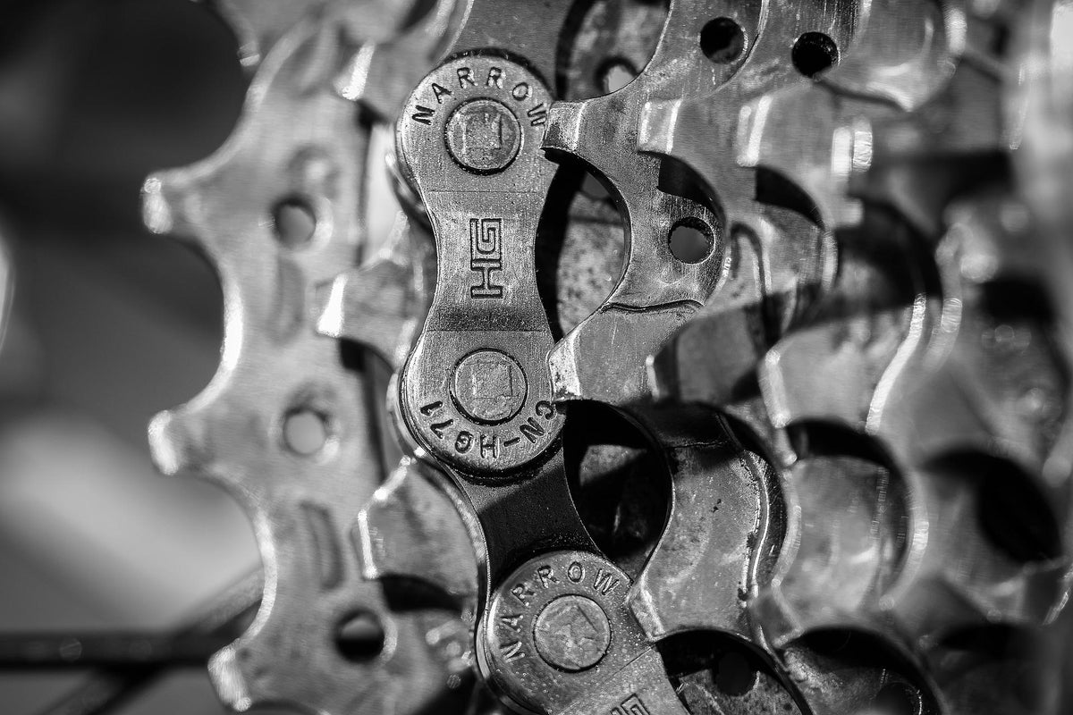 A clean and well-maintained chain on a Fafrees electric bike.